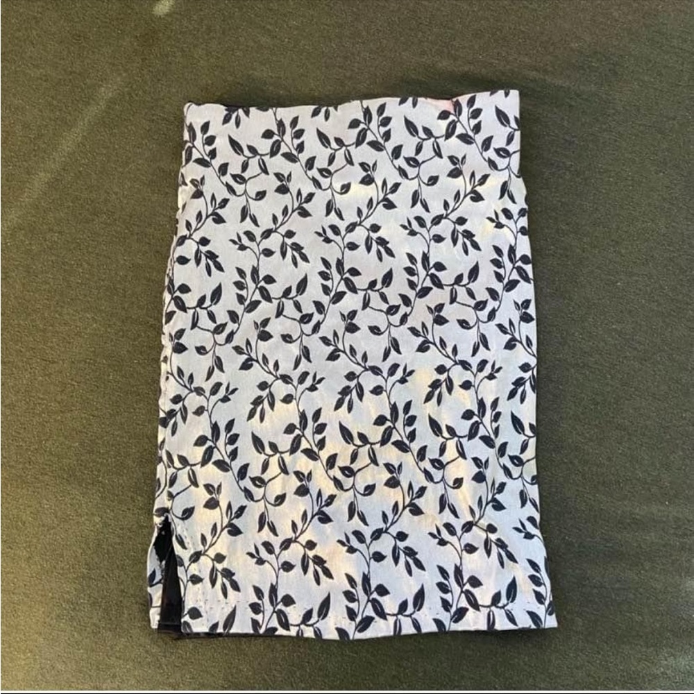 Silk Satin Gray Grey Floral Pencil Form
Fitting Club Skirt